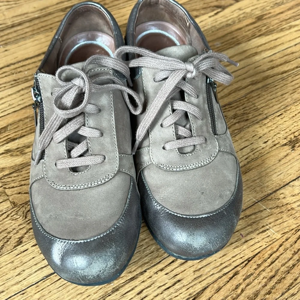 Dansko Women’s shoes, size 39 - Picture 2 of 5